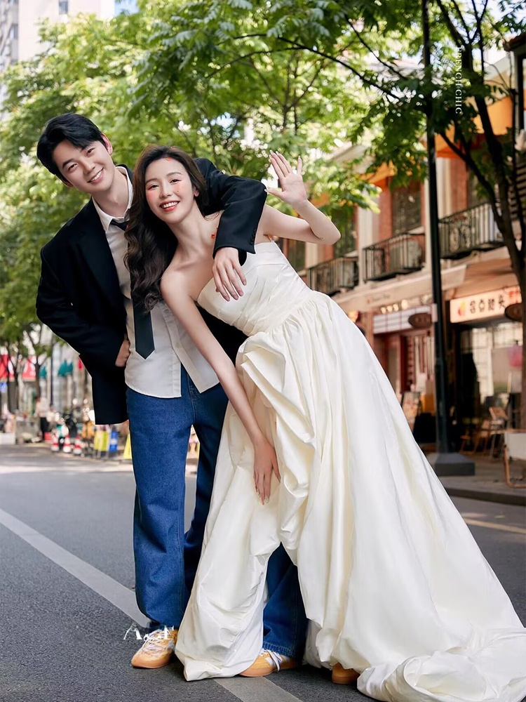 Street Fashion Photography - Korean Style Denim Young Couple Fashionable