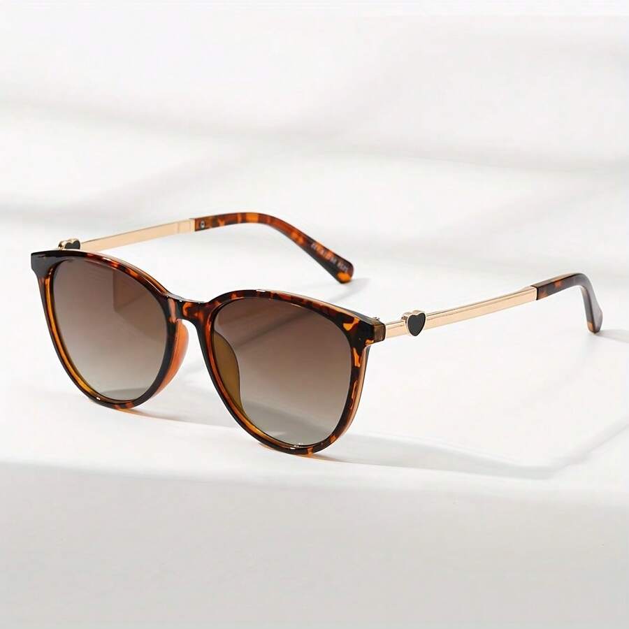 Street Fashion Photography - Womens Cat Eye Sunglasses With Heart