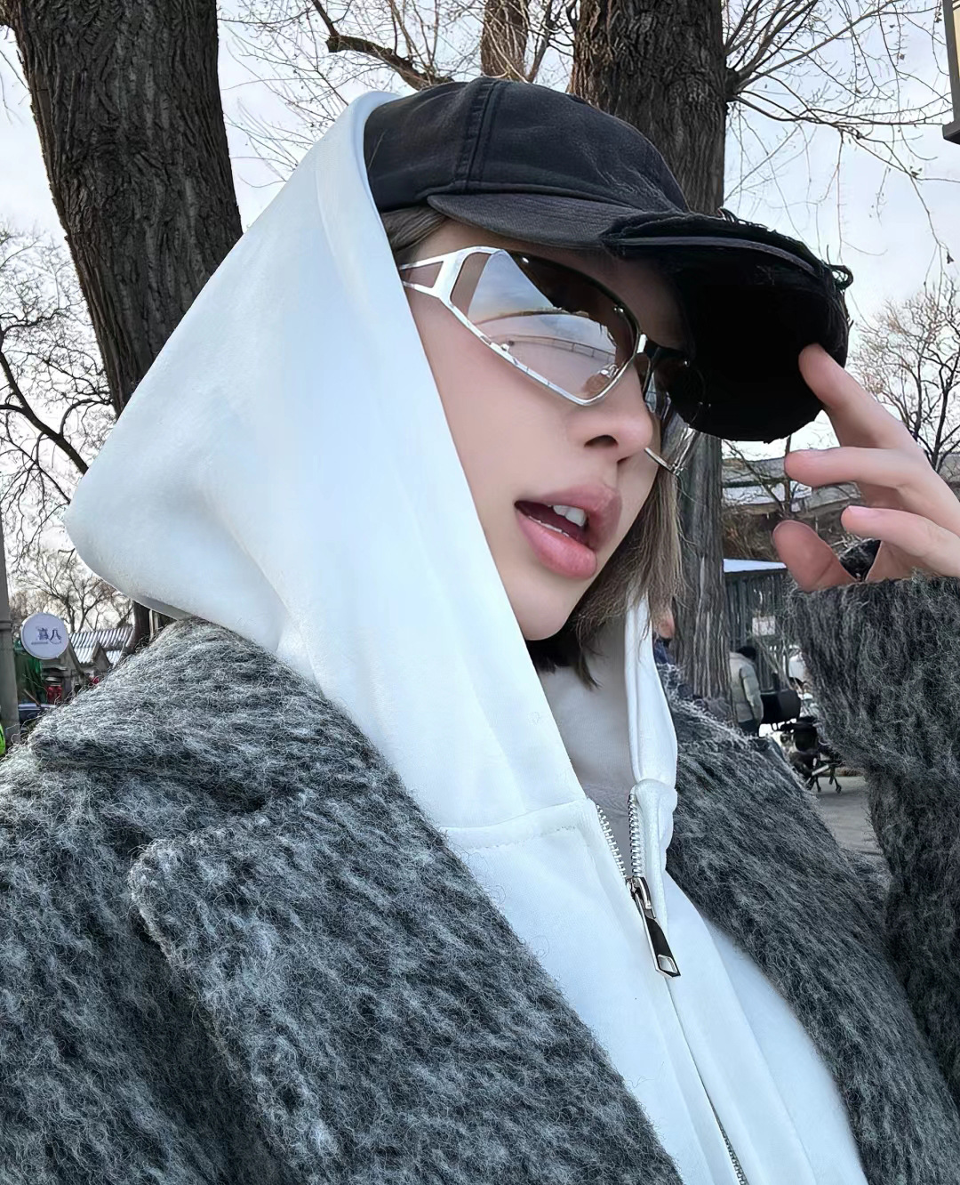 Fashion Future Technology Y2K  - مراجعة Street Fashion Photography وسعره