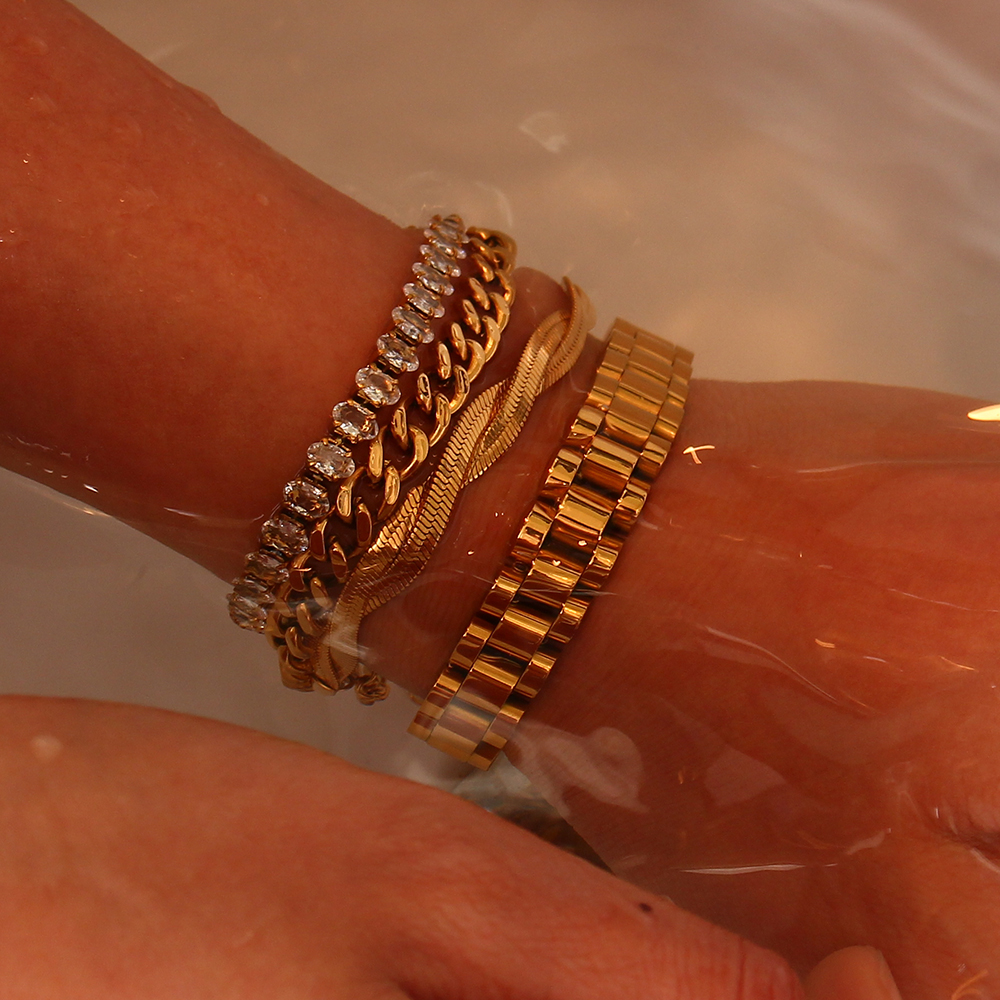 Miniamlist Men Bracelet Gold J - مراجعة Fashion Street Singapore وسعره