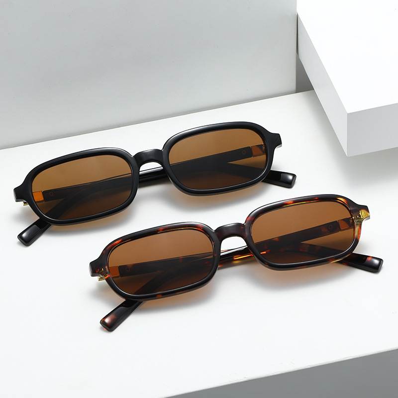 New Small Square Frame Sunglas - مراجعة Street Fashion Photography وسعره
