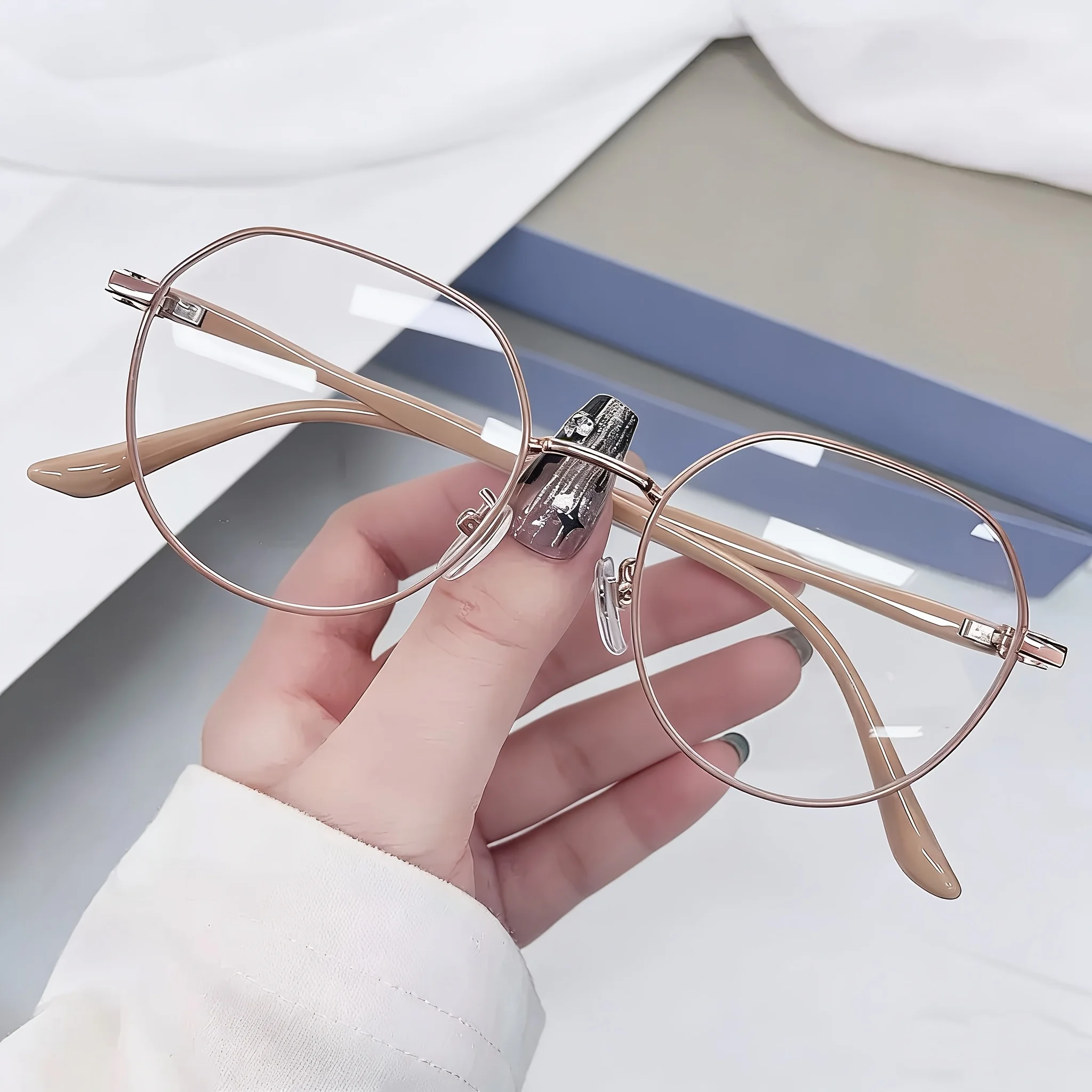 No-Makeup Essential: Ultra-Lig - مراجعة Street Fashion Essentials وسعره