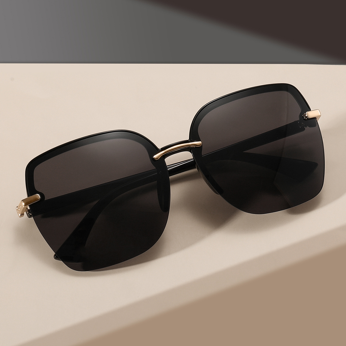 Retro Minimalist Large Square  - مراجعة Street Fashion Photography وسعره