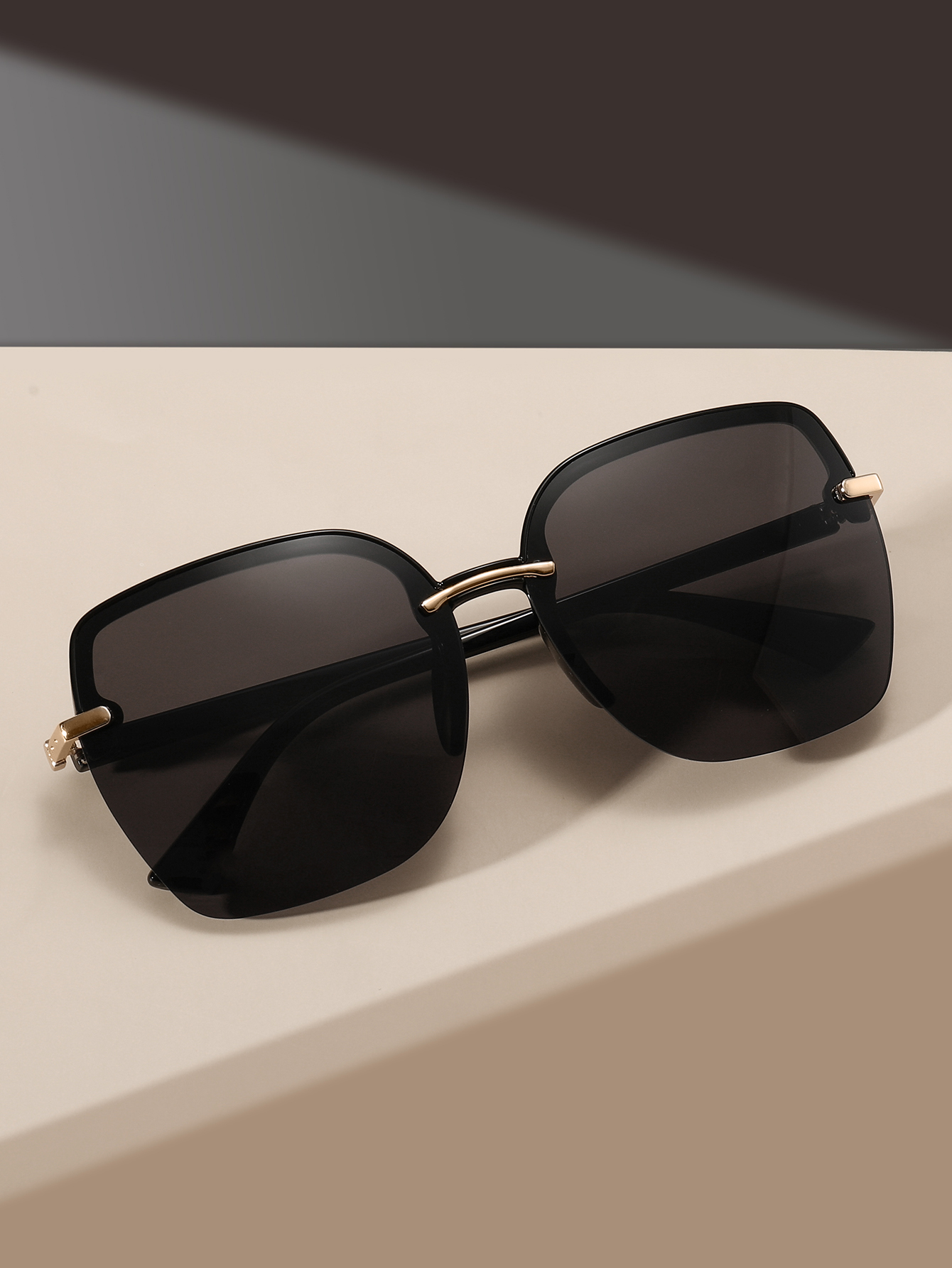 Retro Minimalist Large Square  - مراجعة Street Fashion Photography وسعره