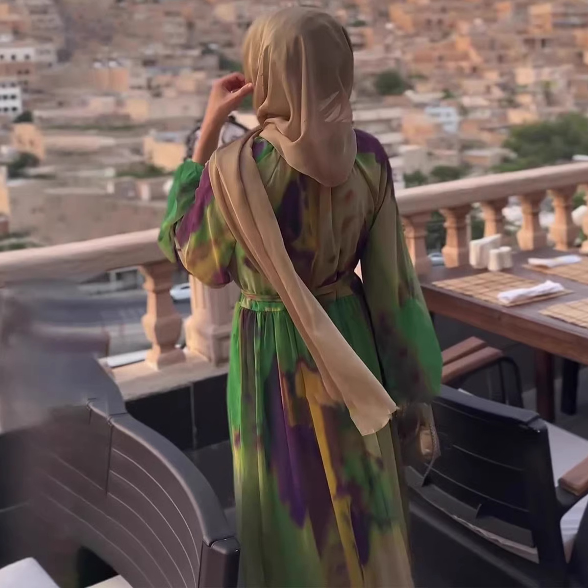 Modest Dubai Abaya Islam Ramad - مراجعة Street Fashion Dubai وسعره
